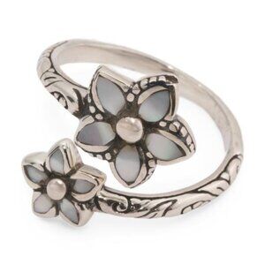 ANNIKA WITT Made In Bali Sterling Silver Mother Of Pearl Double Flower Ring